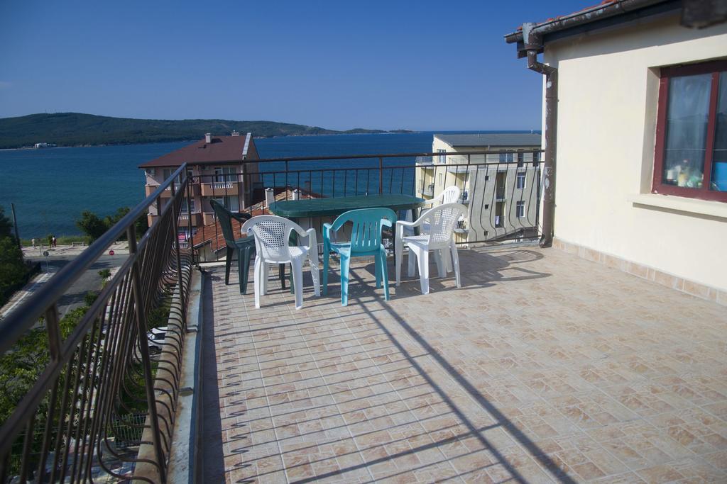 Paunovi Guest House Primorsko Exterior photo