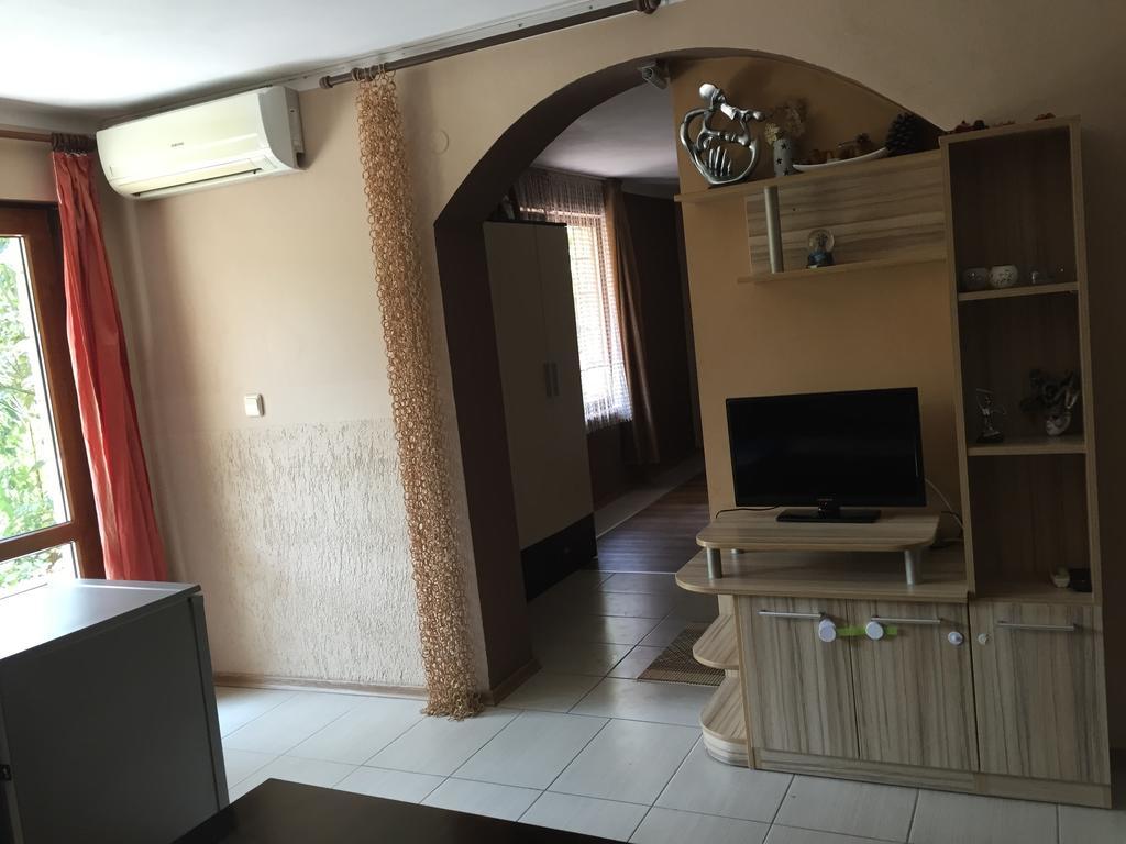 Paunovi Guest House Primorsko Exterior photo